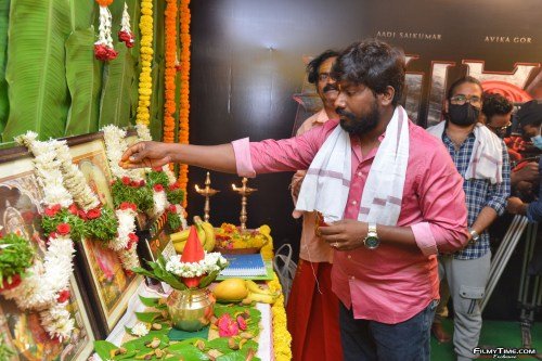 Aadi-avika-Gor-Amaran-Movie-Opening-19