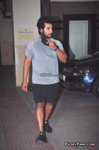 Aadi-Sai-Snapped-At-Gym-In-Hyderabad-4