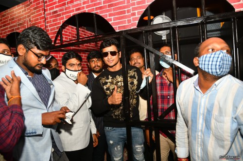 Actor-Nikhil-Siddharth-Inaugurated-Gismat-Mandi-Restaurant-in-Vijayawada-12