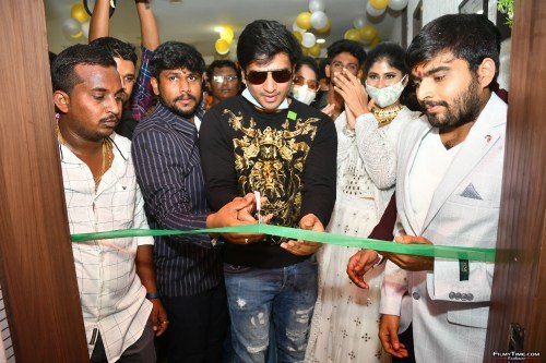 Actor-Nikhil-Siddharth-Inaugurated-Gismat-Mandi-Restaurant-in-Vijayawada-7