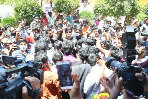 Actor-Nikhil-Siddharth-Inaugurated-Gismat-Mandi-Restaurant-in-Vijayawada-3