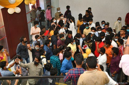 Actor-Nikhil-Siddharth-Inaugurated-Gismat-Mandi-Restaurant-in-Vijayawada-5