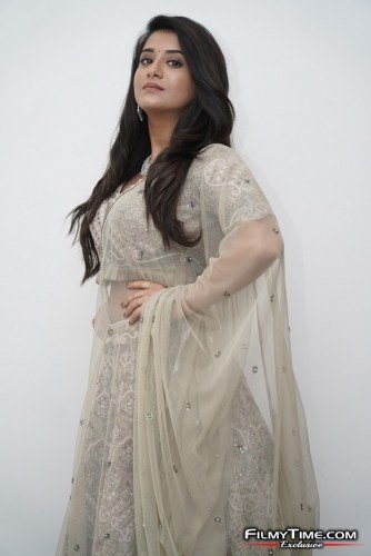 Raashi-2-11