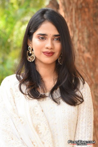 Tanvi-Akaanksha-1