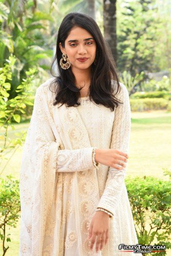 Tanvi-Akaanksha-11