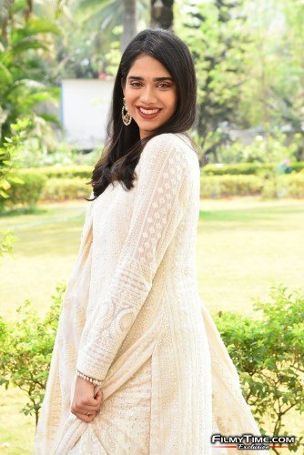 Tanvi-Akaanksha-12