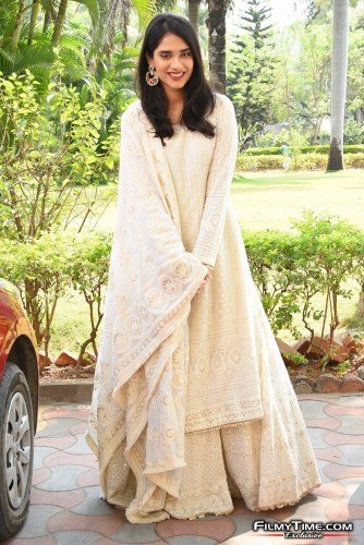 Tanvi-Akaanksha-14