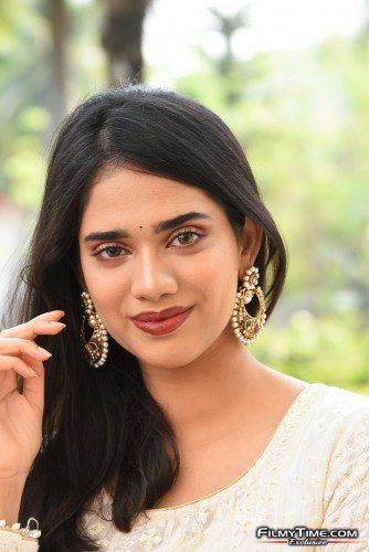 Tanvi-Akaanksha-19