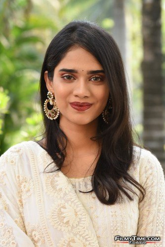 Tanvi-Akaanksha-2