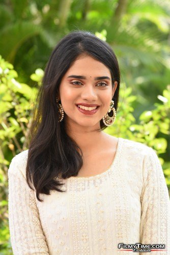 Tanvi-Akaanksha-20