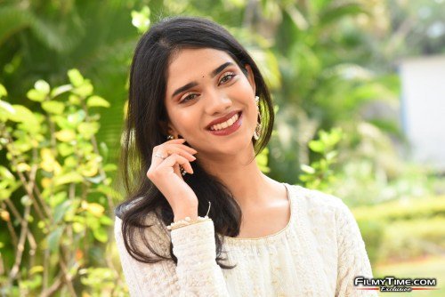 Tanvi-Akaanksha-21