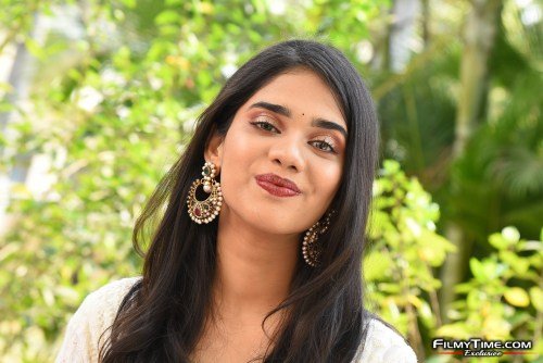 Tanvi-Akaanksha-22