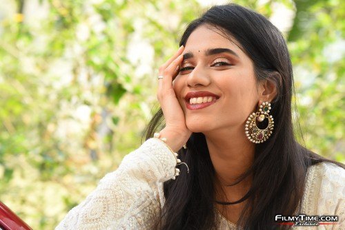Tanvi-Akaanksha-24