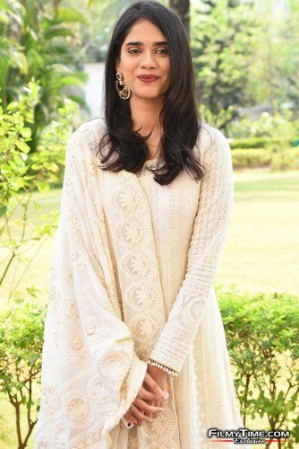 Tanvi-Akaanksha-6
