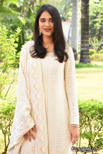 Tanvi-Akaanksha-9
