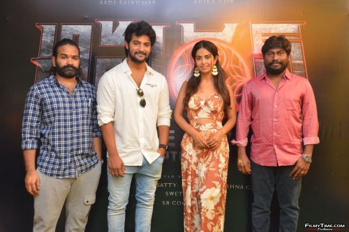 Aadi-avika-Gor-Amaran-Movie-Opening-12