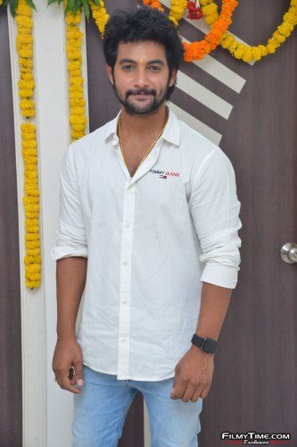 Aadi-avika-Gor-Amaran-Movie-Opening-27