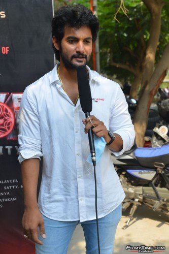 Aadi-avika-Gor-Amaran-Movie-Opening-32