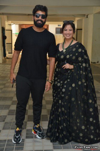 Aadi-avika-Gor-Amaran-Movie-Opening-37