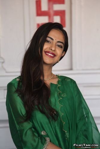 Avika-Gor-at-movie-opening-32