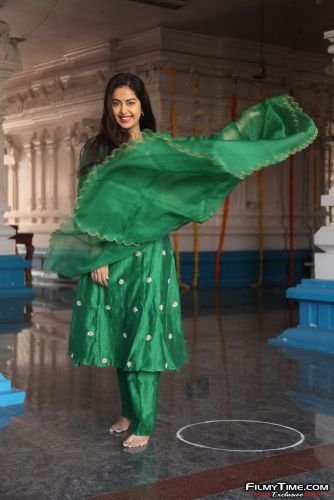 Avika-Gor-at-movie-opening-38