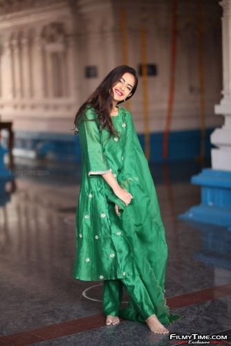 Avika-Gor-at-movie-opening-45