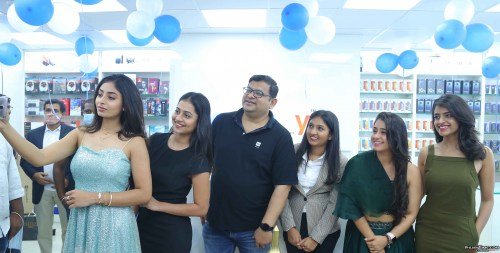 Actress-Chandhini-Bhagwanani-Actress-Prachi-Thaker-Top-Model-Honey-Chowdhary-Exclusive-Pics-1