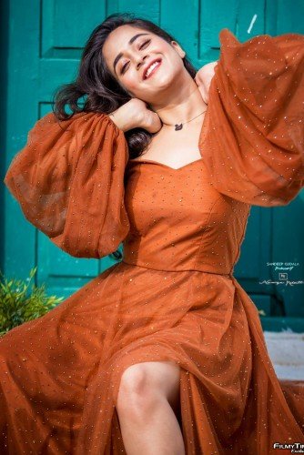 Deepthi-Sunaina-latest-photos-14