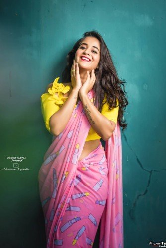 Deepthi-Sunaina-latest-photos-17