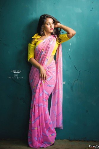 Deepthi-Sunaina-latest-photos-18