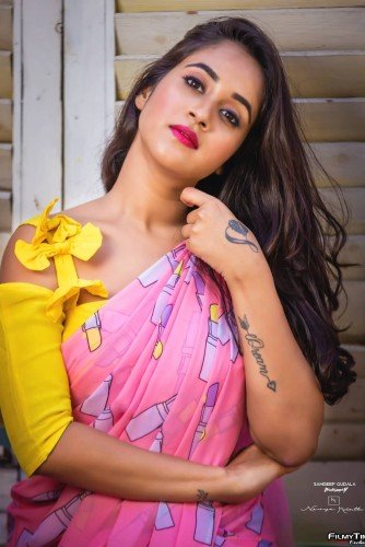 Deepthi-Sunaina-latest-photos-20