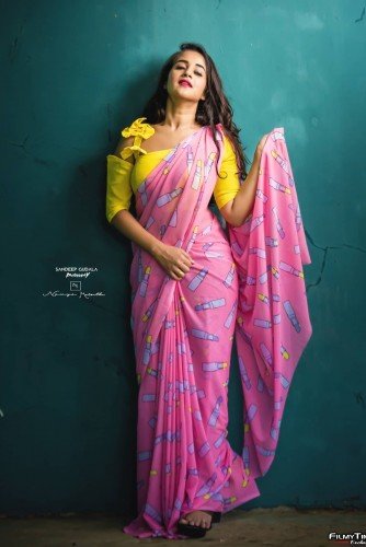 Deepthi-Sunaina-latest-photos-21