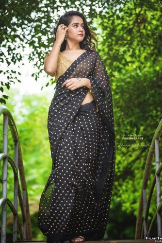 Deepthi-Sunaina-latest-photos-28