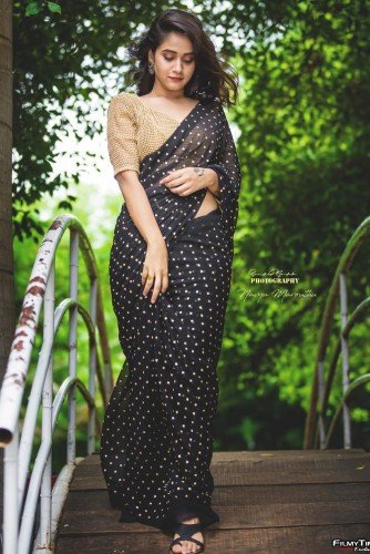 Deepthi-Sunaina-latest-photos-31