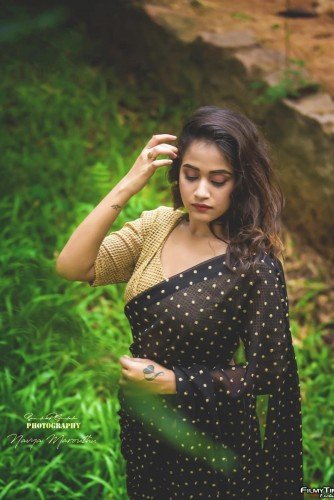 Deepthi-Sunaina-latest-photos-32