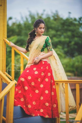 Deepthi-Sunaina-latest-photos-33