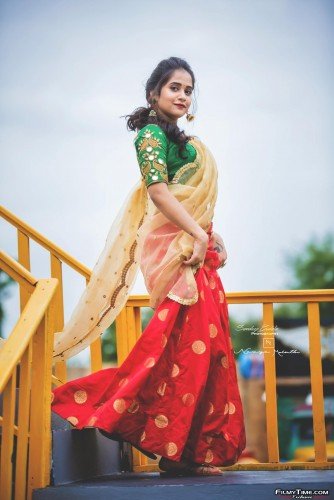 Deepthi-Sunaina-latest-photos-35