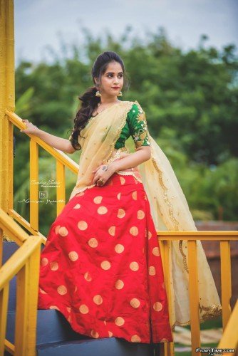 Deepthi-Sunaina-latest-photos-36