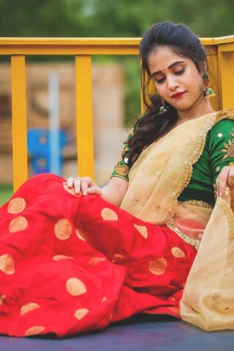 Deepthi-Sunaina-latest-photos-38