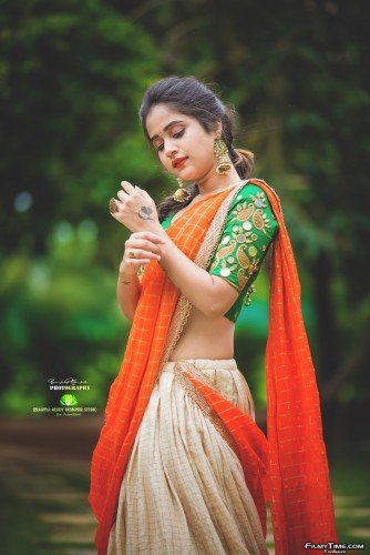 Deepthi-Sunaina-latest-photos-41