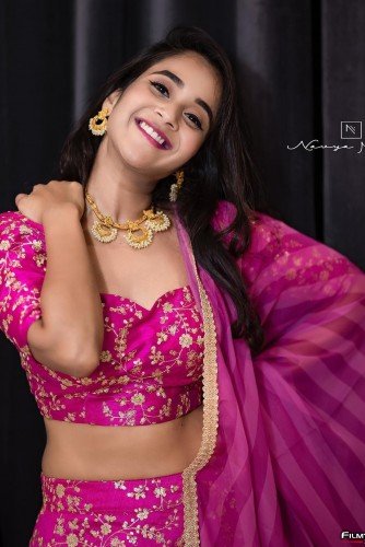 Deepthi-Sunaina-latest-photos-60