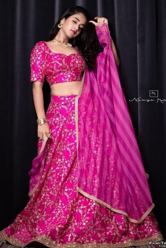 Deepthi-Sunaina-latest-photos-61