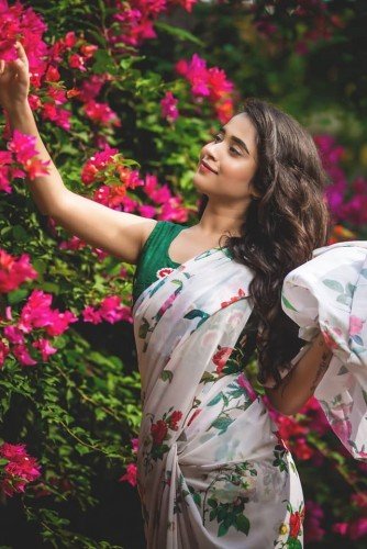 Deepthi-Sunaina-latest-photos-70