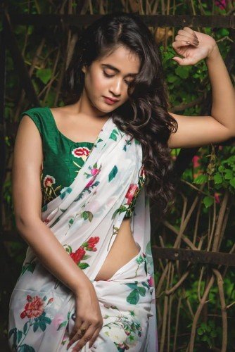 Deepthi-Sunaina-latest-photos-71