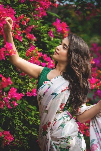 Deepthi-Sunaina-latest-photos-72