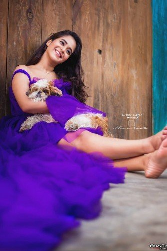 Deepthi-Sunaina-latest-photos-75
