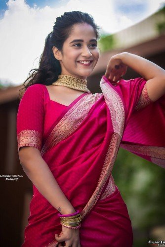 Deepthi-Sunaina-latest-photos-79