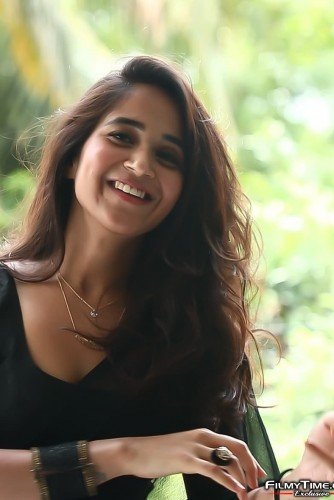 Deepthi-Sunaina-latest-photos-81