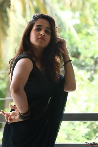 Deepthi-Sunaina-latest-photos-87
