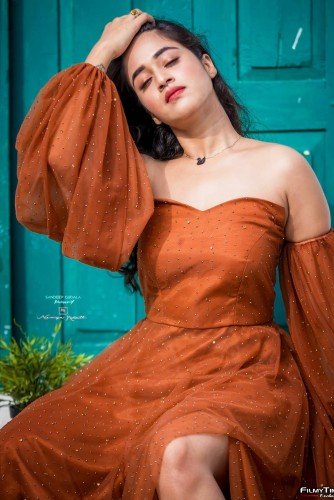 Deepthi-Sunaina-latest-photos-9